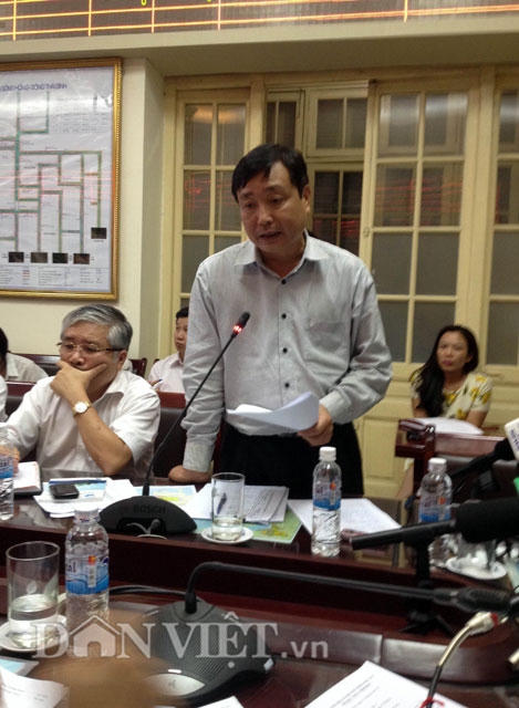 Ông Trần Quang Hoài – Phó Tổng cục trưởng Tổng Cục Thủy lợi (Bộ NNPTNT) báo cáo tại cuộc họp.