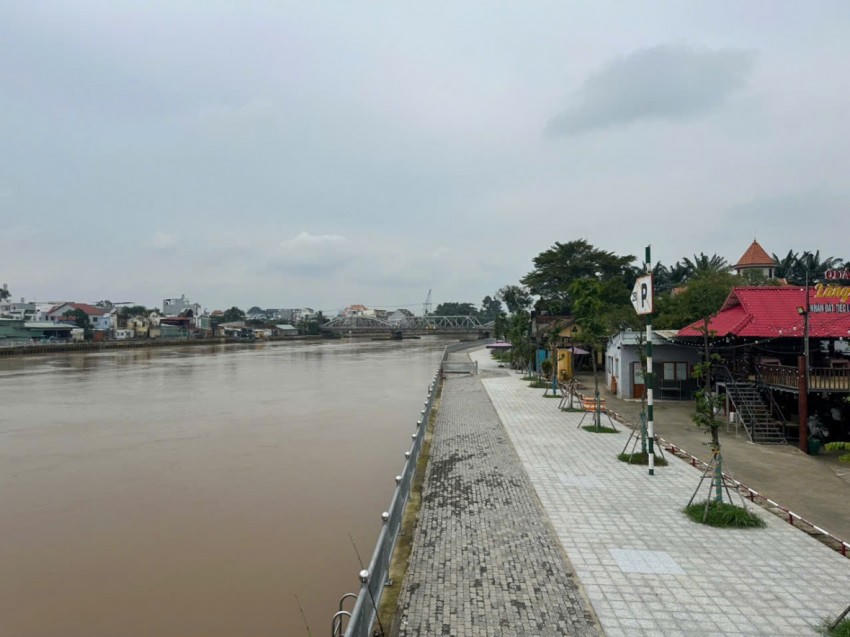 Tuyến đường ven sông Đồng Nai chạy dọc qua phường Trấn Biên được quy hoạch hiện đại, kết hợp giao thông – công viên – không gian sinh hoạt cộng đồng.
					
				
			
			Tuyến đường ven sông Đồng Nai chạy dọc qua phường Trấn Biên được quy hoạch hiện đại, kết hợp giao thông – công viên – không gian sinh hoạt cộng đồng.