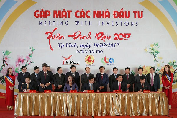 Thủ tướng Nguyễn Xuân Phúc dự hội nghị gặp mặt các nhà đầu tư Nghệ An.