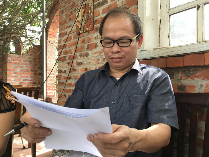 Trong khi ông Phúc không được bổ sung nội dung khởi kiện thì quá trình tòa tạm đình chỉ vụ án, UBND tỉnh Nghệ An, UBND huyện Nam Đàn lại Ban hành các Quyết định hủy những Quyết định trước đó. "Họ nêu là căn cứ, không đúng quy trình, thủ tục pháp luật... vậy ai là người chịu trách nhiệm và quyền lợi của gia đình tôi ở đâu?" ông Phúc bức xúc.