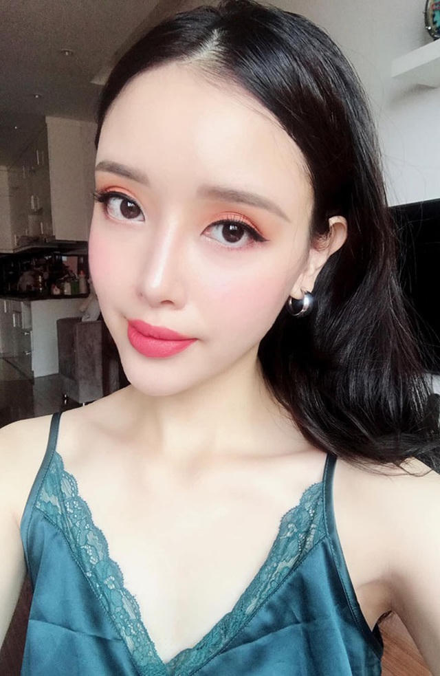 Ngọc Phượng sở hữu làn da trắng ngần, mịn màng như da em bé. Tuy nhiên người đẹp thừa nhận mình không hề chăm sóc cầu kỳ.