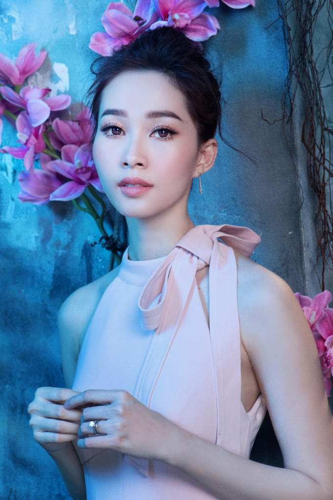 Đặng Thu Thảo c&ugrave;ng d&agrave;n người đẹp ngời ngời kh&iacute; chất với thời trang Xu&acirc;n H&egrave;