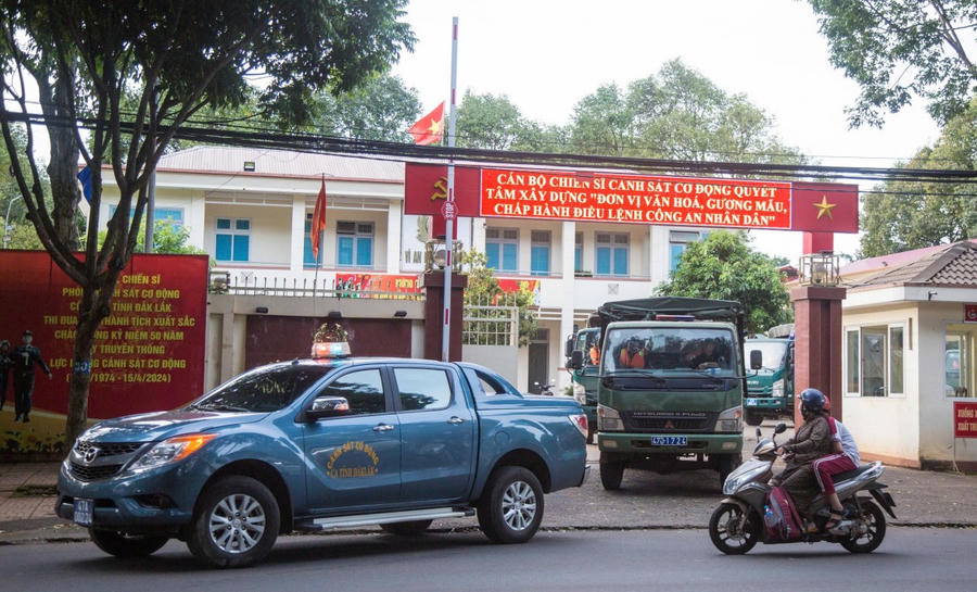 Với mục tiêu đồng hành, tương trợ các chiến sỹ Phòng cảnh sát Cơ động Công an tỉnh Đắk Lắk về tương trợ với người dân vùng bão.