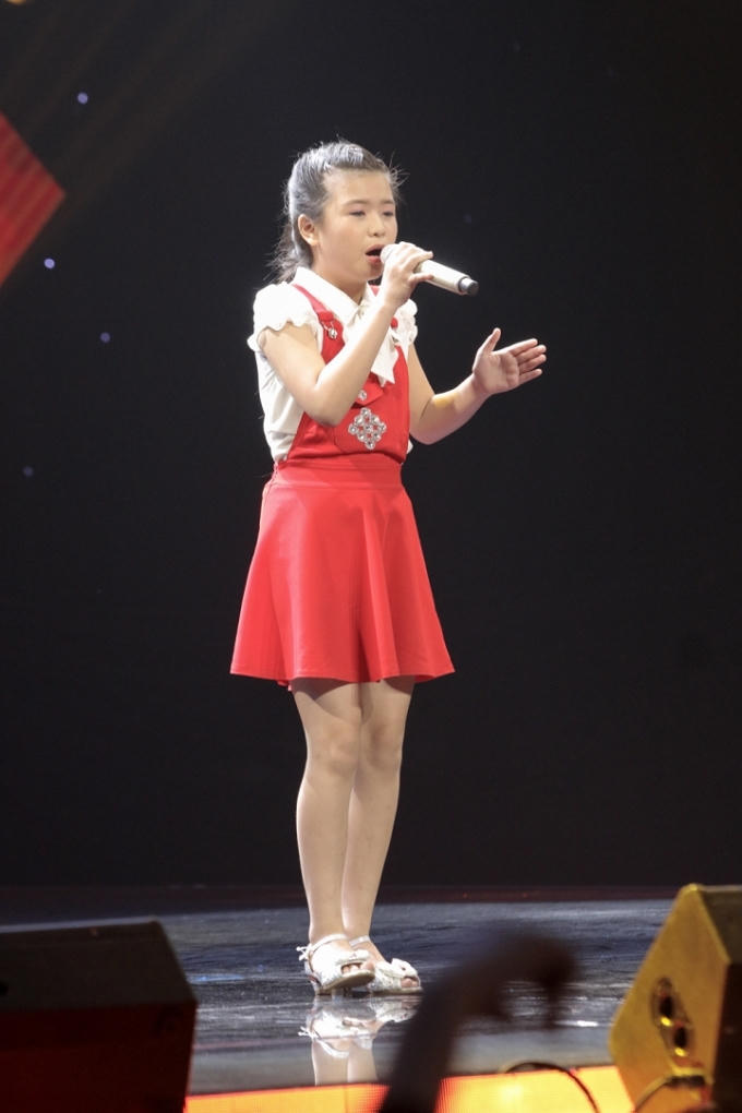 Lê Băng Giang thể hiện ca khúc "Giấc mơ của tôi".