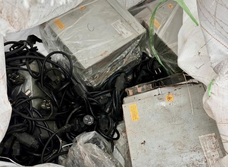 Máy đào tiền điện tử trong lô hàng lậu bị Công an Quảng Trị thu giữ - Ảnh Công an Quảng Trị.