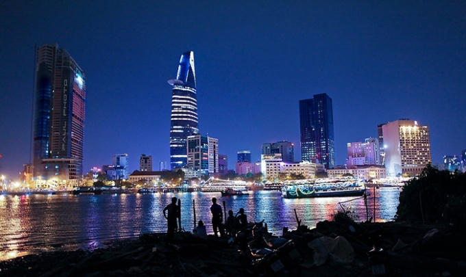 Du khách đến TP Hồ Chí Minh có thể tham gia trải nghiệm những tour du lịch huyền ảo, thú vị trên sông Sài Gòn về đêm. (Ảnh: Internet)