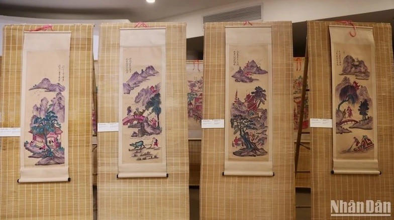 Bộ tranh "Tứ Dân" tại triển lãm.