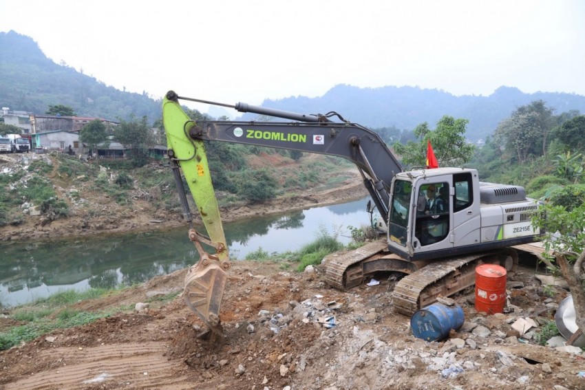 Chủ tịch UBND tỉnh Tuyên Quang Phan Huy Ngọc đề nghị đơn vị thi công đẩy nhanh tiến độ thi công, hoàn thành dự án đúng kế hoạch đề ra.