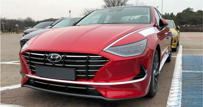 Đầu th&aacute;ng 3 vừa qua, Hyundai Motors đ&atilde; ch&iacute;nh thức c&ocirc;ng bố th&ocirc;ng tin cũng như h&igrave;nh ảnh của Sonata ho&agrave;n to&agrave;n mới. H&atilde;ng xe H&agrave;n cũng sẽ ch&iacute;nh thức trưng b&agrave;y mẫu xe n&agrave;y tại&nbsp;triển l&atilde;m &ocirc; t&ocirc; quốc tế New York khai mạc ng&agrave;y 19 th&aacute;ng 4 tới. Bắc Mỹ được xem như l&agrave; thị trường quan trọng thứ 2 của mẫu xe n&agrave;y sau qu&ecirc; nh&agrave; H&agrave;n Quốc.