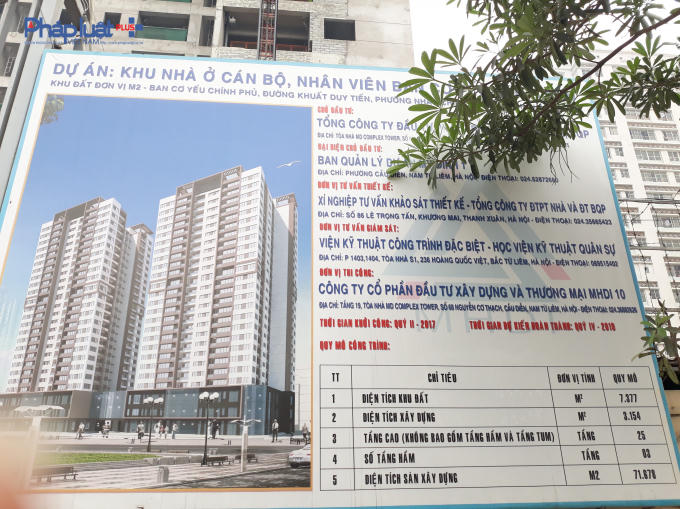 Bảng thông tin tại cổng dự án.