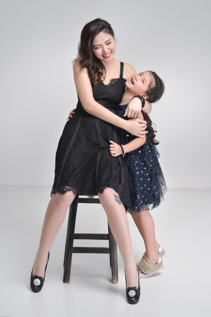 Ngọc Hiền viên mãn bên chồng và hai con