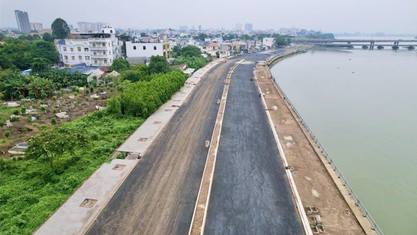 Một đoạn đường ven sông Đồng Nai khu vực giao với cầu Hoá An.