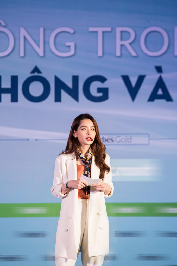 Đ&acirc;y l&agrave; c&aacute;ch Chi Pu x&acirc;y dựng &lsquo;đế chế&rsquo; h&ugrave;ng hậu tr&ecirc;n mạng x&atilde; hội