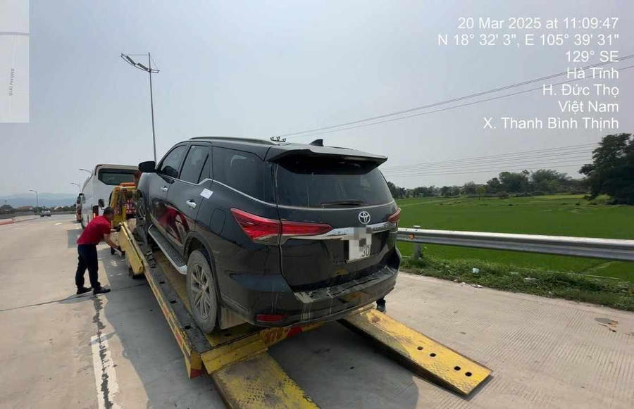 Nhiều trường hợp vi phạm chuyển làn đường không có tín hiệu báo trước.