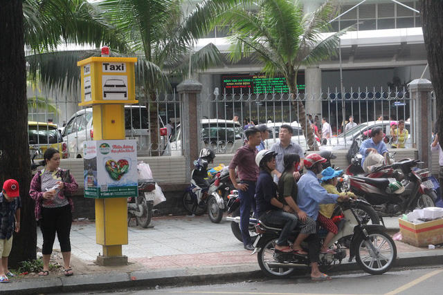 Điểm đón taxi trở thành điểm đón xe ôm "bất đắc dĩ".
