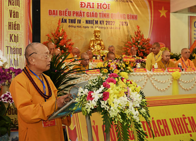 Phát biểu khai mạc, TT.Thích Tánh Nhiếp nhiệt liệt chào mừng chư Tôn đức giáo phẩm lãnh đạo Trung ương Giáo hội, lãnh đạo Bộ, Ban, Ngành Trung ương và Chính quyền các cấp Tỉnh, cùng toàn thể Đại biểu Phật tử về tham dự và chúc mừng thành công Đại hội.