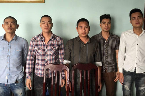 Nhóm đối tượng đánh người tại cơ quan công an.