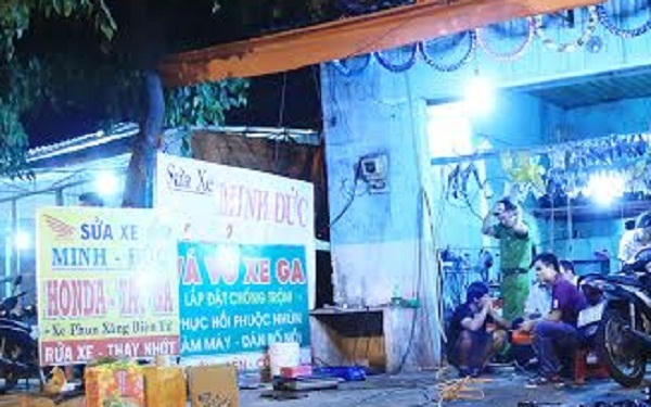 Tiệm sửa xe Minh Đức, nơi xảy ra vụ án mạng thương tâm 2 người chết. Ảnh: Hà Kiều