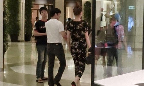 Hình ảnh thân mật của Hồ Ngọc Hà và đại gia Kim Cương mới đây nhất khiến dư luận xôn xao bàn tán.