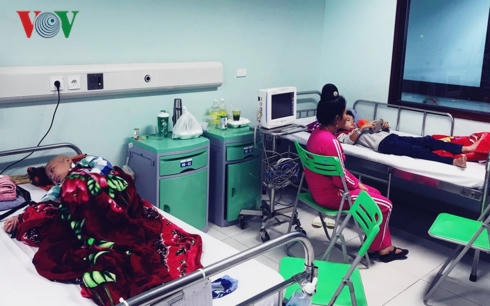 Cậu bé Quang Nhật (trái) và cậu bé Tòng Bảo Ngọc (phải).