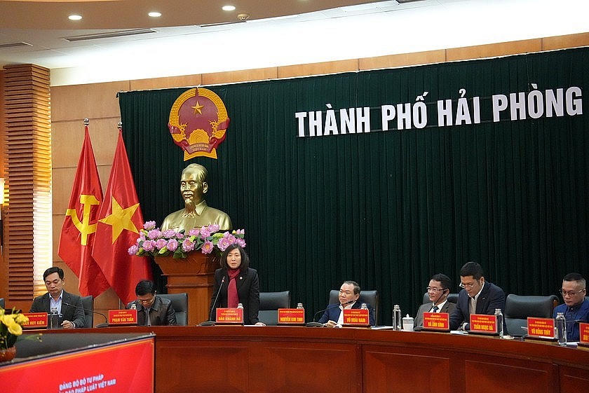 Đồng chí Đào Khánh Hà, Ủy viên Ban Thường vụ Thành ủy, Trưởng Ban Tuyên giáo Thành ủy phát biểu.