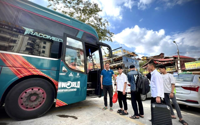 Hiệp hội Du lịch tỉnh Lào Cai phối hợp cùng hãng xe InterBusLines tặng vé xe miễn phí cho tân sinh viên đi nhập học