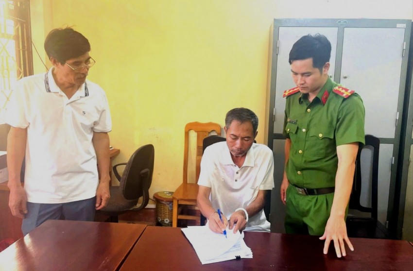 Đối tượng Lê Văn Uyển bị bắt giữ để điều tra về hành vi lừa đảo chiếm đoạt tài sản.