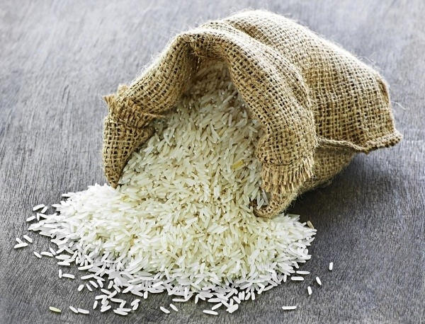 Ba bát cơm làm từ gạo nhựa sẽ tương đương với việc bạn "chén" 1 chiếc túi nilon. Ảnh: minh họa