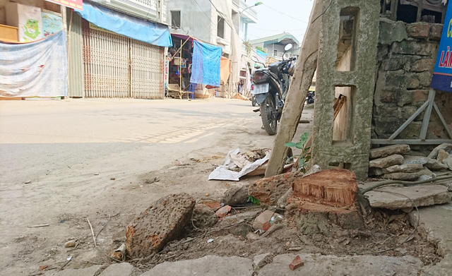 Thêm một xã ở Hà Nội bất ngờ chặt hàng loạt cây xanh