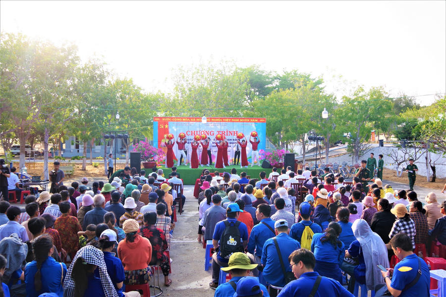 H1 Quang canh chuong trinh Xuan BP am long dan ban
