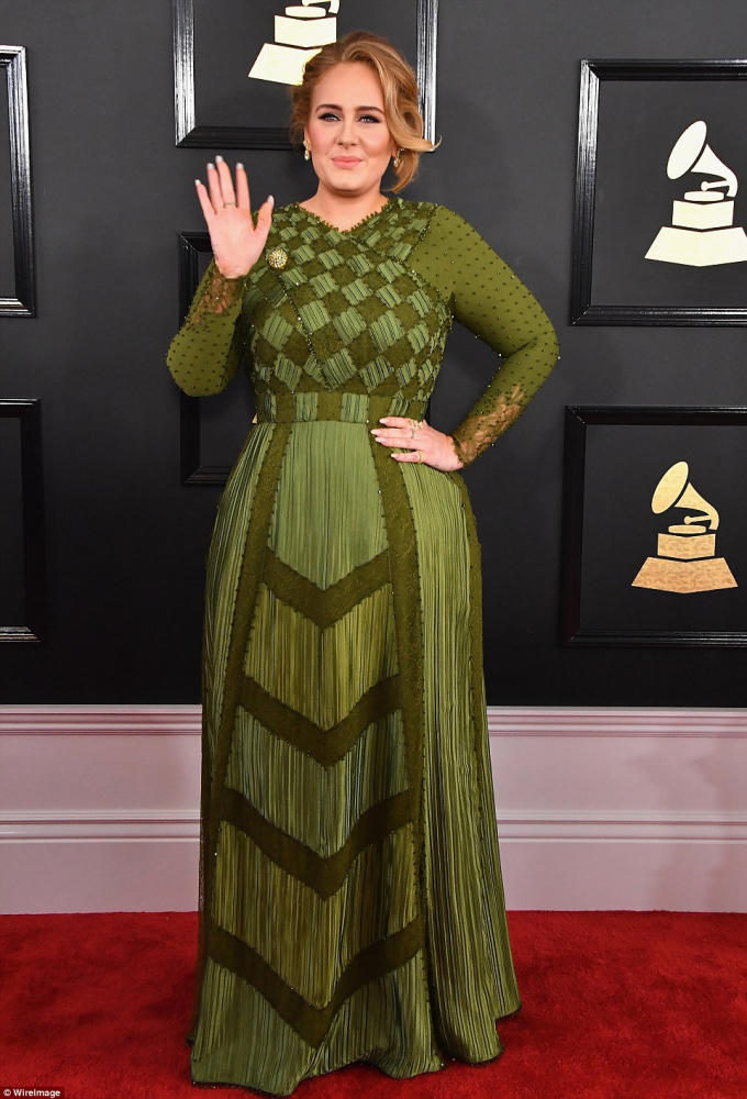 Adele rạng rỡ trên thảm đỏ.