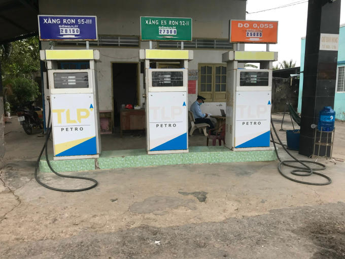 Không đăng ký hệ thống phân phối một công ty xăng dầu bị phạt 30 triệu đồng. Ảnh Cục QLTT Tiền Giang