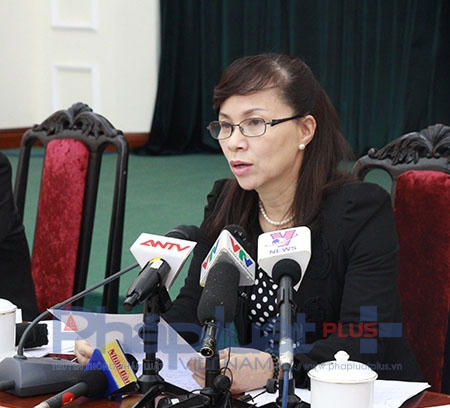 Bà Nguyễn Thị Kim Phụng - Quyền vụ trưởng Vụ Giáo dục Đại học tại cuộc gặp mặt báo chí xoay quanh việc trường ĐH Kinh doanh và Công nghệ Hà Nội được phép mở ngành ý. (Ảnh: Phapluatplus).