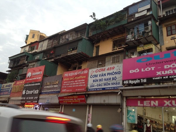 Mỹ quan th&agrave;nh phố bị biến dạng v&igrave; nh&agrave;