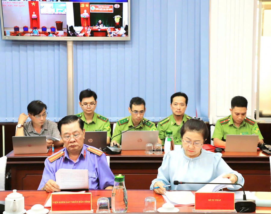 Đại biểu tham dự cuộc họp