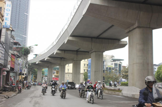 Dự án đường sắt đô thị Nhổn - ga Hà Nội dài 12,5km, gồm 8,5km trên cao và 4km đi ngầm, đi qua quận Bắc Từ Liêm, Nam Từ Liêm, Cầu Giấy, Ba Đình, Đống Đa, Hoàn Kiếm.