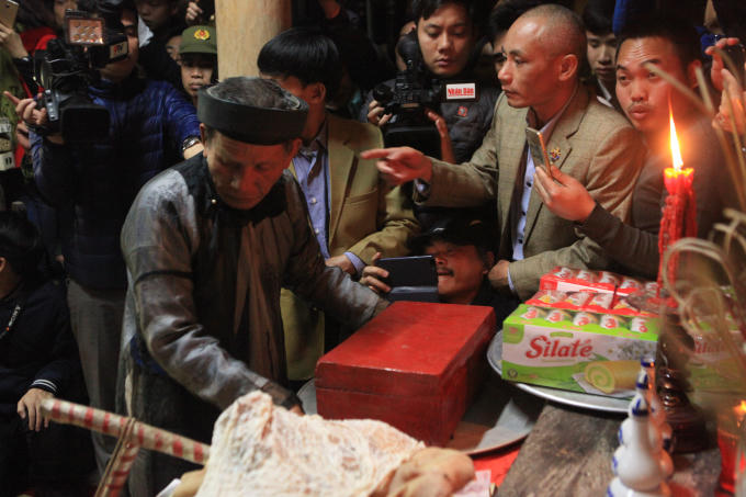 Xem cặp đôi làm