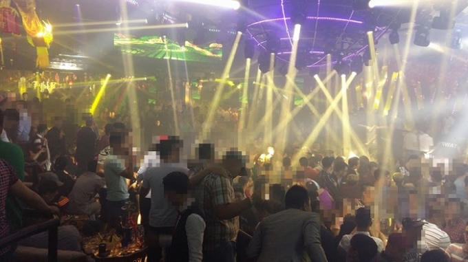 Độc quyền: Hàng trăm dân chơi bị kiểm tra tại Bar 212 Nguyễn Trãi