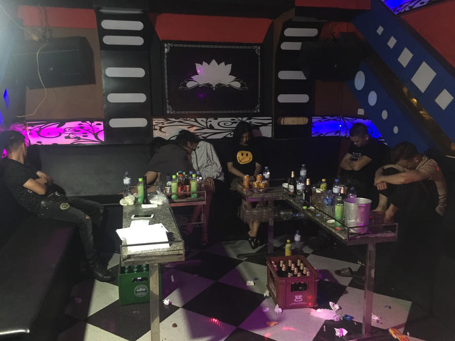 Hình ảnh các đối tượng tại quán Karaoke