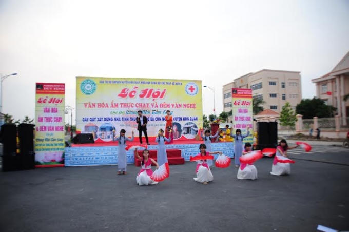 L&ecirc;̃ h&ocirc;̣i &acirc;̉m thực chay và đ&ecirc;m văn ngh&ecirc;̣ g&acirc;y quỹ từ thiện