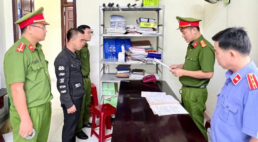 Ông Võ Thành Hưng, nguyên phó chỉ huy trưởng Ban chỉ huy quân sự xã Tam Thành bị bắt.