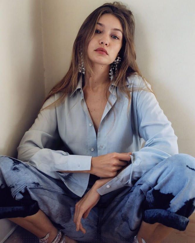 Chân dài hàng đầu làng mốt Gigi Hadid chụp bán nude khoe dáng nuột nà - ảnh 9