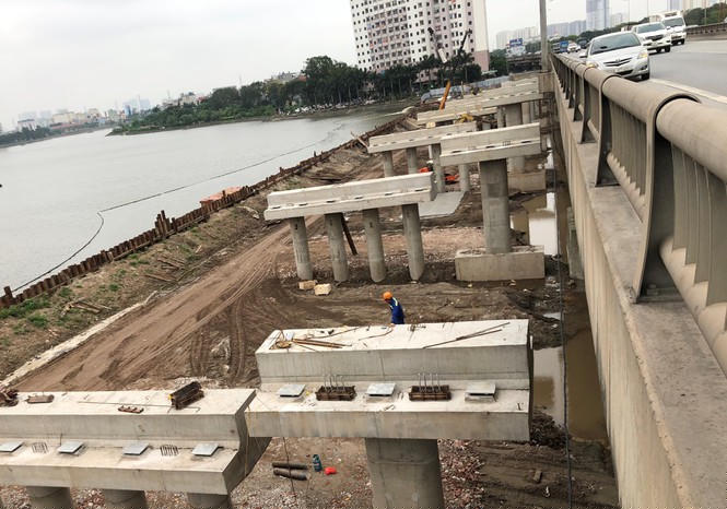 Công trường giao thông hối hả thi công sau khi dỡ lệnh 'đóng cửa' - ảnh 5