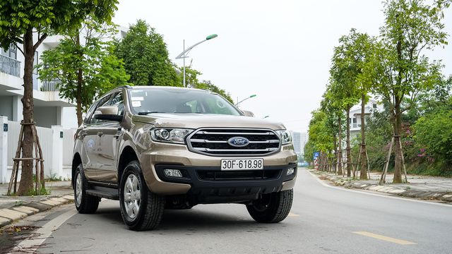 Ford Everest Ambiente - Bạn đồng hành lý tưởng trên mọi nẻo đường