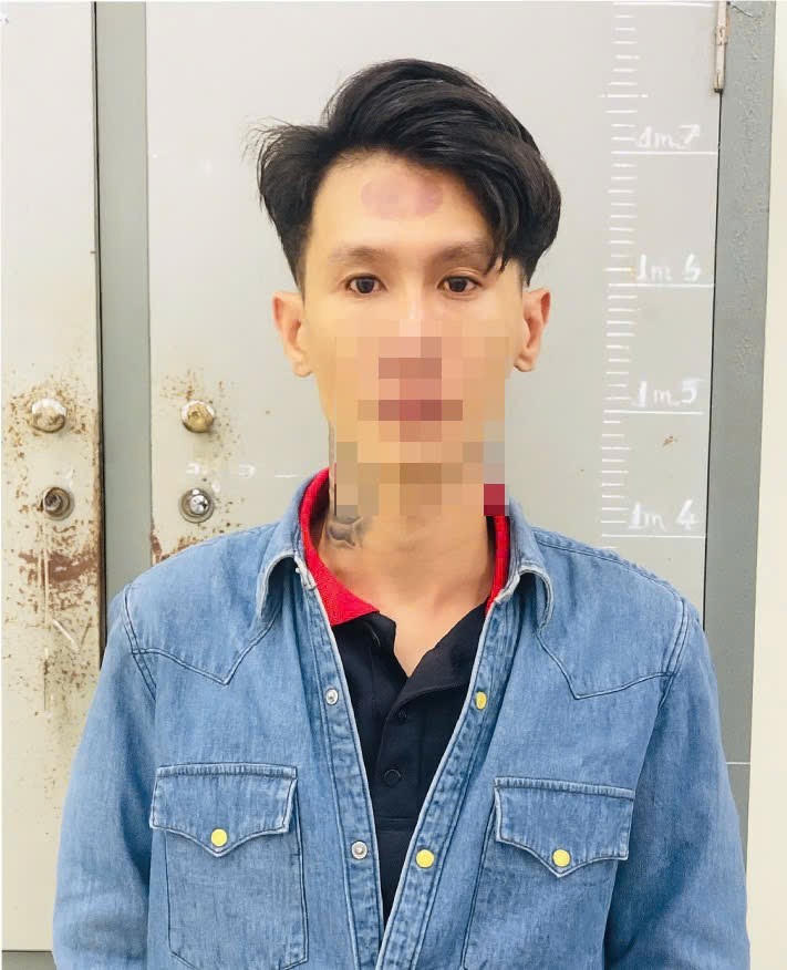 Đối tượng Phan Phú Vĩnh tại Công an phường Tân Châu.