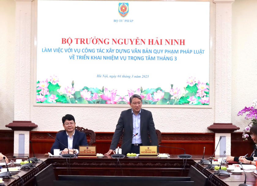 Bộ trưởng Nguyễn Hải Ninh phát biểu định hướng cuộc họp (Ảnh: PV)