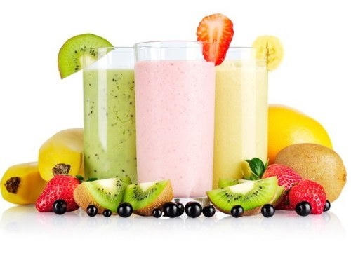 Không ai có thể biết, những cốc sinh tố thơm ngon có thể làm từ hoa quả dập, hỏng..... Ảnh: minh họa