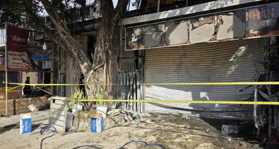 Hiện trường vụ cháy kinh hoàng khiến 4 người trong một gia đình tử vong. Ảnh: H.D