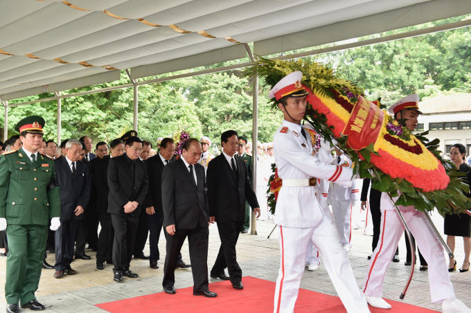 Nhiều đoàn khách trong nước và Quốc tế viếng Chủ tịch nước Trần Đại Quang