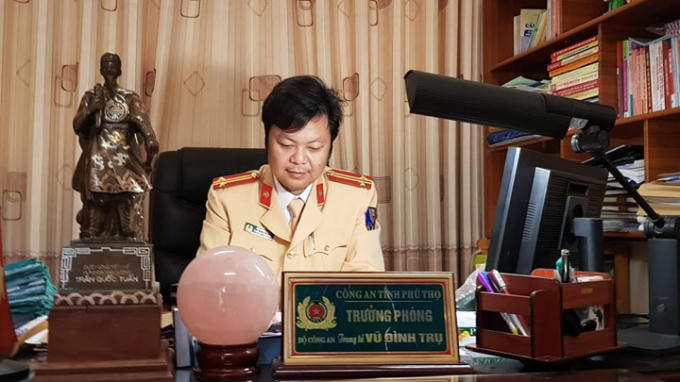 Trung tá Vũ Đình Trụ - Trưởng phòng CSGT Công an tỉnh Phú Thọ trao đổi với Phóng viên Pháp luật Plus.